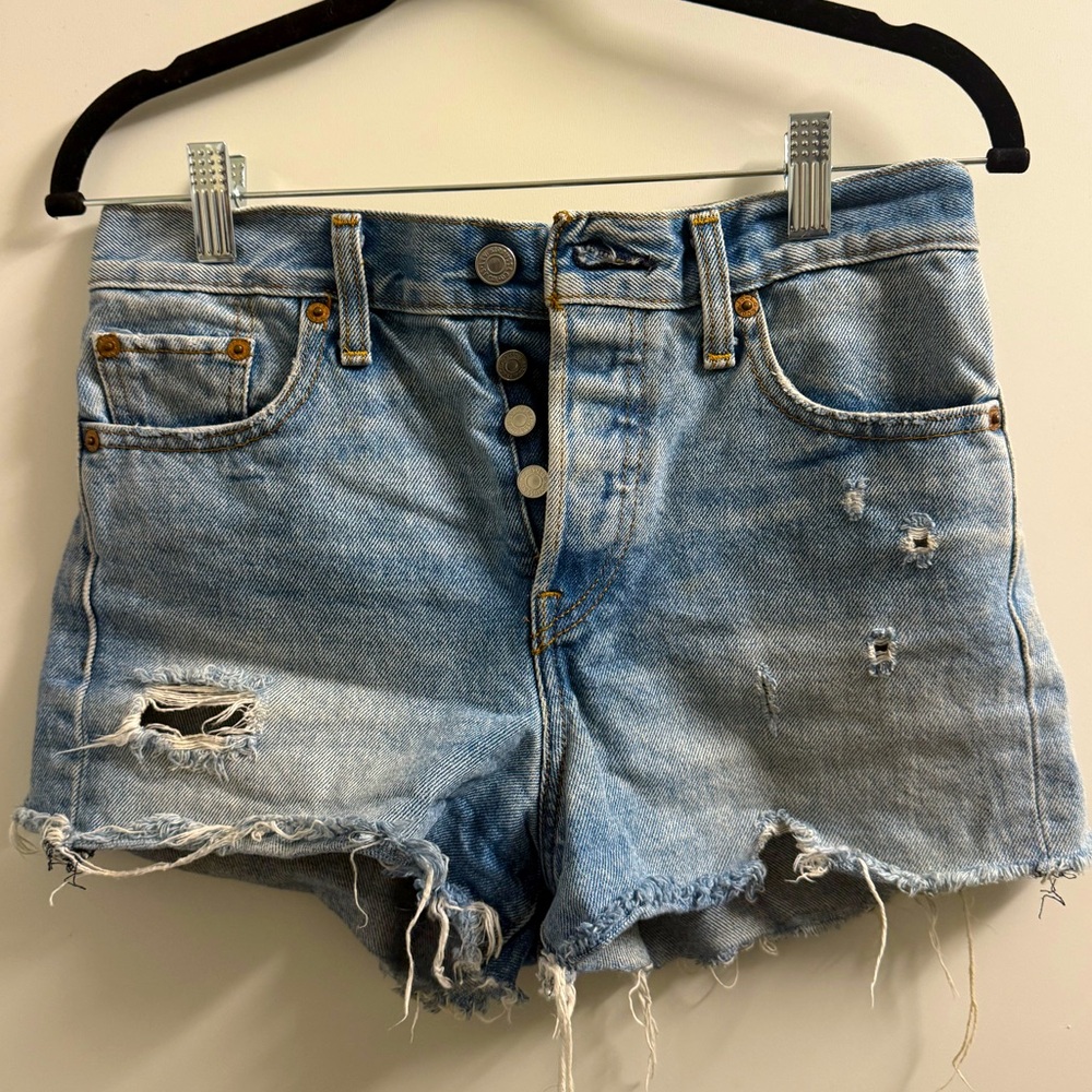 Levi Strauss & Co Distressed Light Wash Denim Shorts - Women’s Size 26